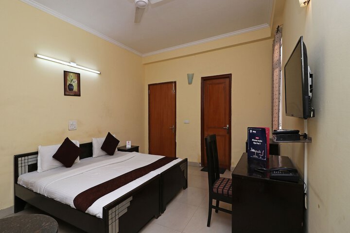 Room 5 of 12