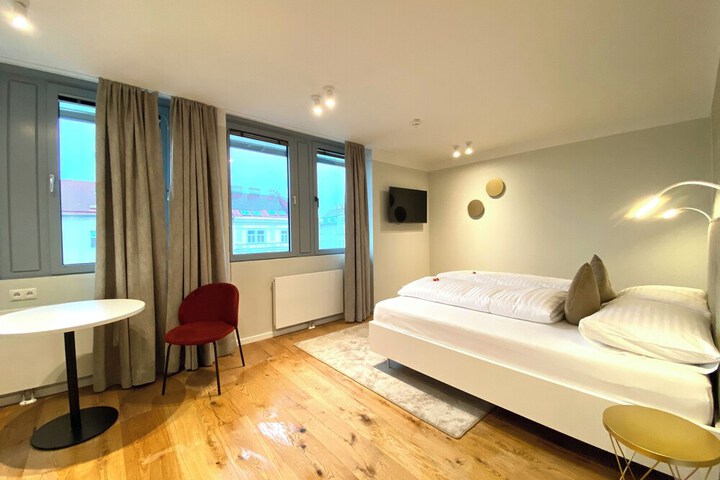 Room 18 of 28