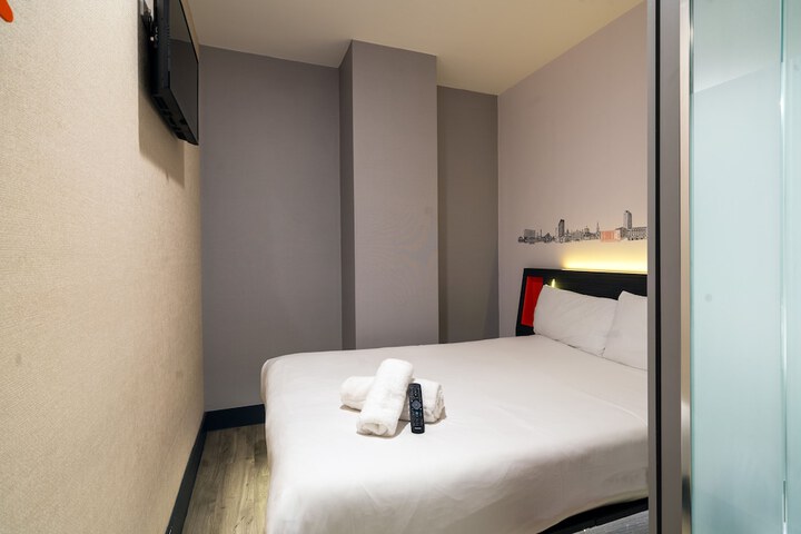 Room 13 of 39