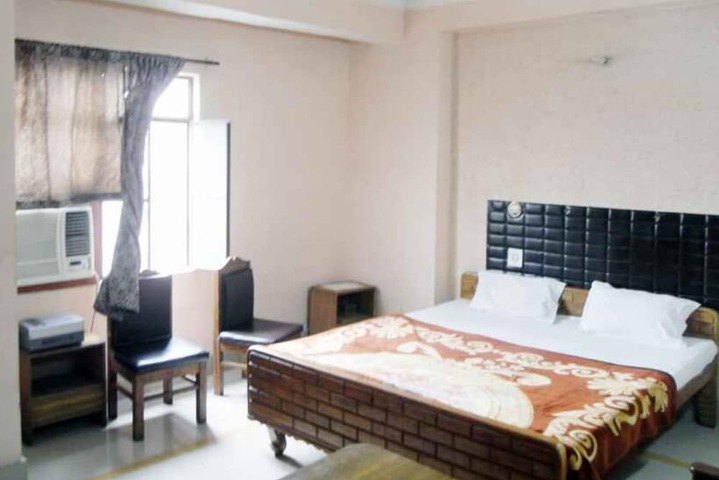 Room 5 of 7