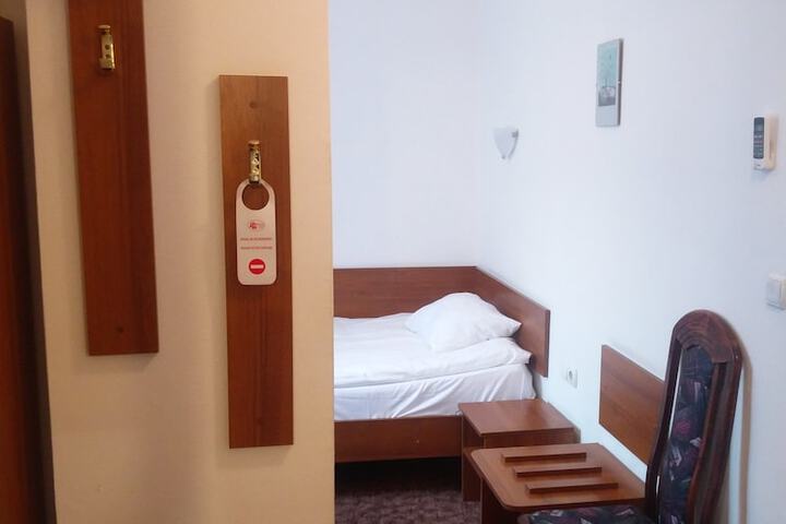 Room 7 of 77