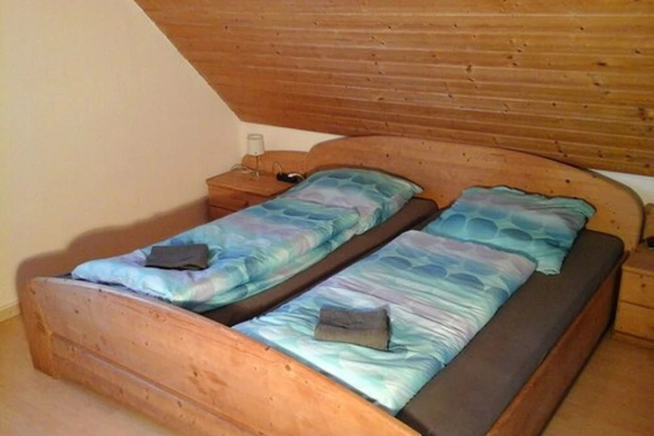 Room 5 of 16