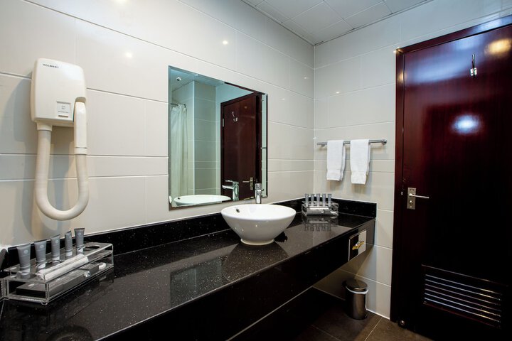 Room 32 of 41