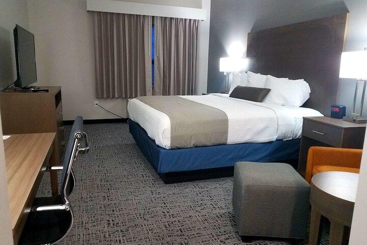 1 King Bed Refrigerator Full Breakfast (2 of 6)