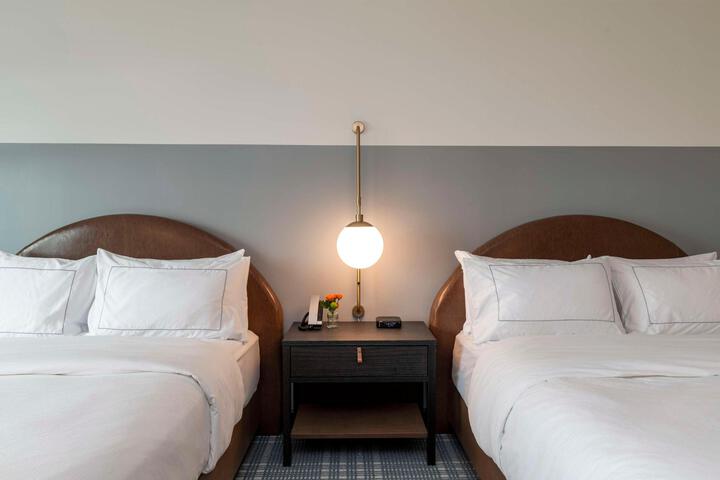2 Queen Beds (4 of 4)