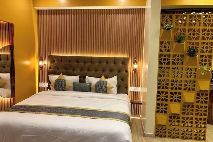 Room 2 of 17