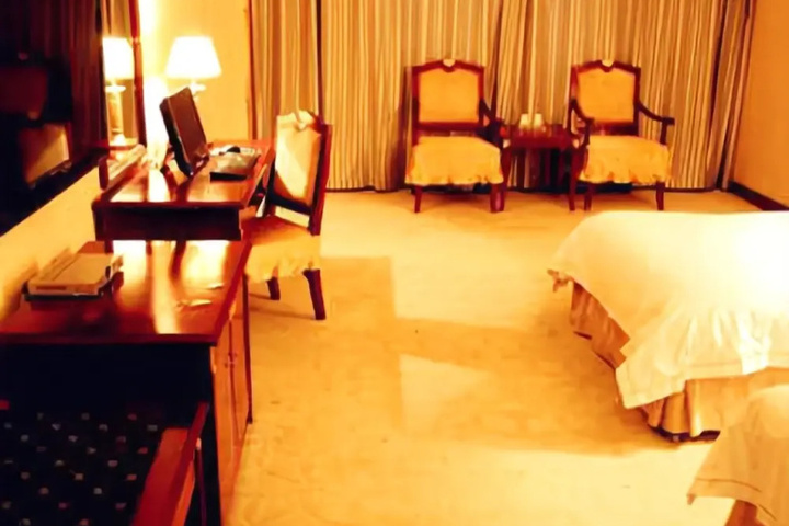 Room 8 of 10
