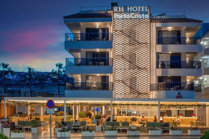 Front of property - evening/night