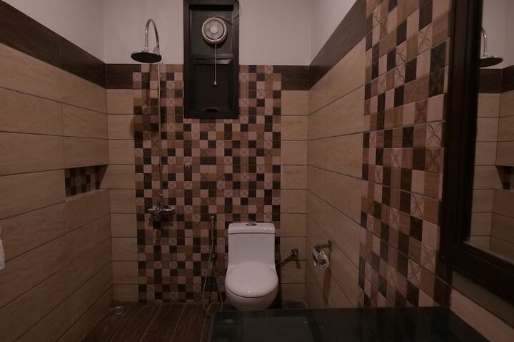 Room 25 of 41
