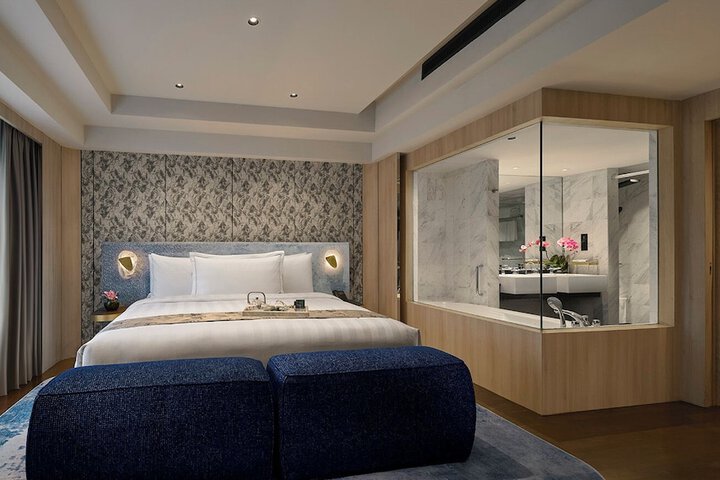 Room 28 of 74