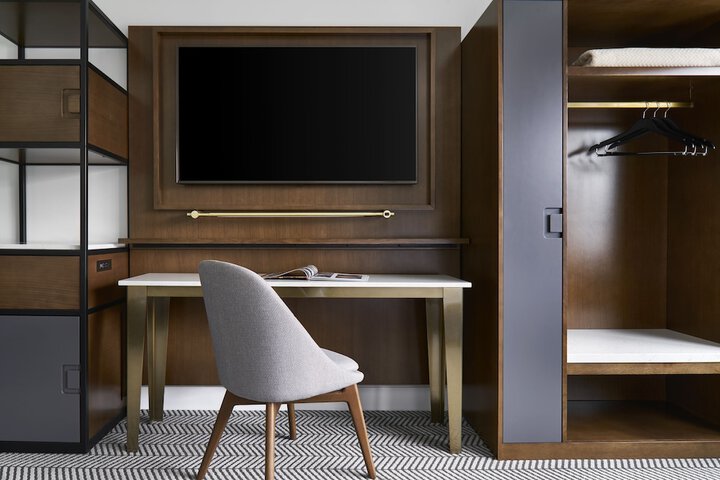 Room 10 of 39