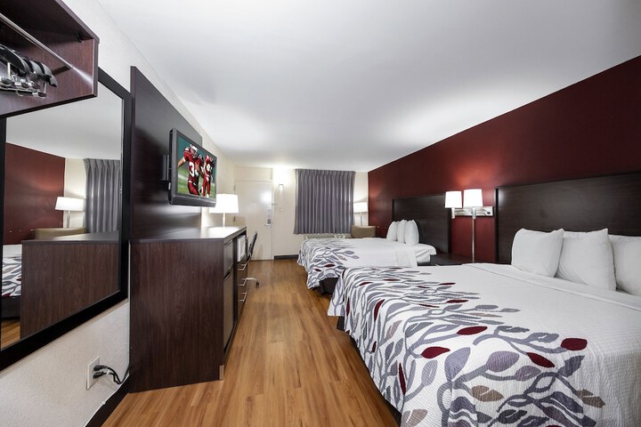Superior 2 Queen Beds (8 of 8)