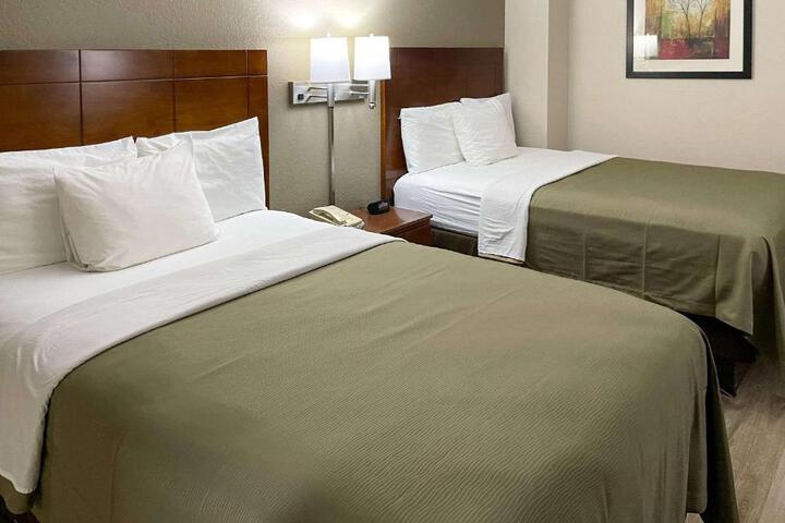 2 Double Beds (8 of 9)