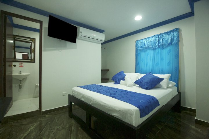 Room 4 of 9