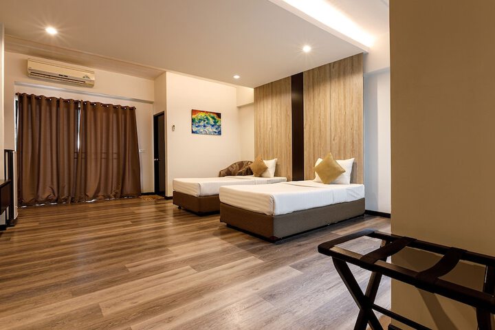 Room 10 of 27