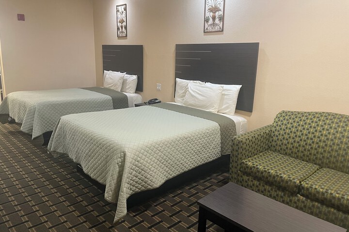 Deluxe 2 Queen Beds (1 of 9)