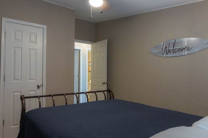 Room 83 of 917