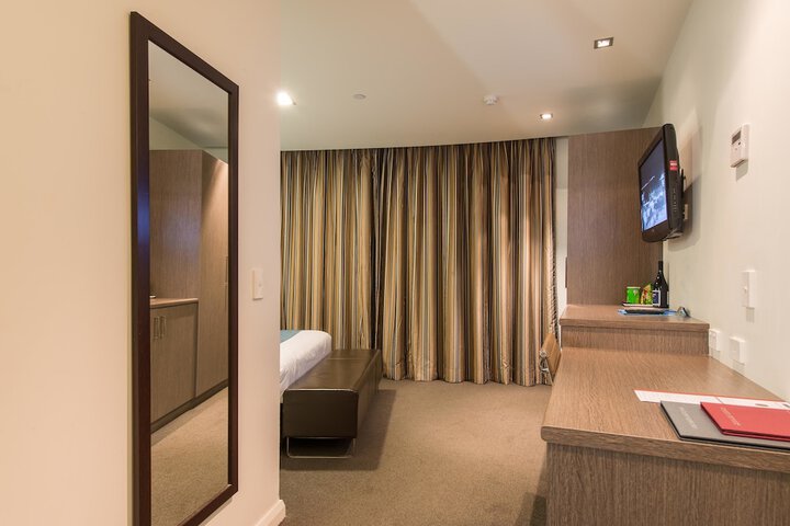 Room 4 of 42