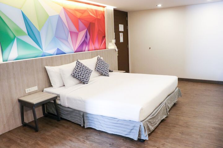 Room 36 of 80