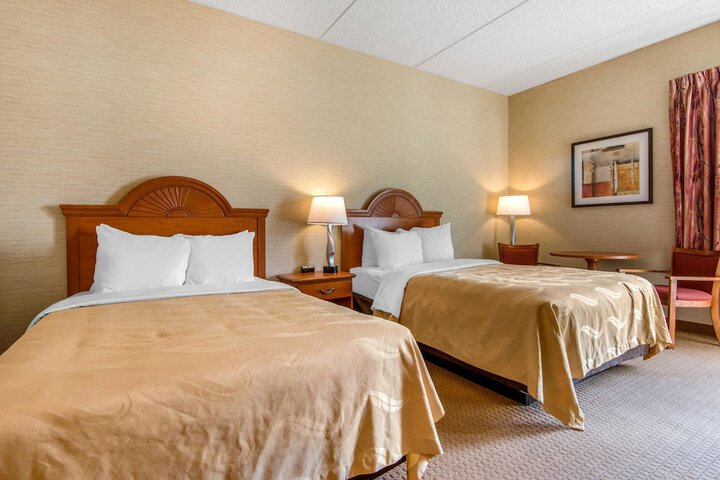 2 Double Beds (6 of 9)
