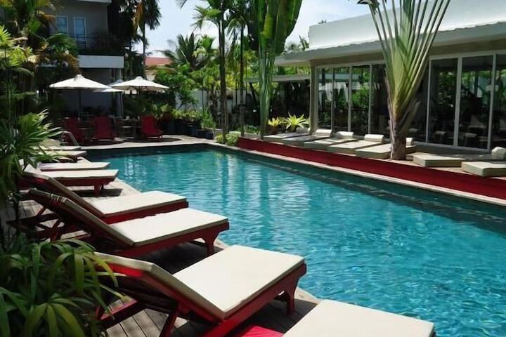 Hotel with Pool
