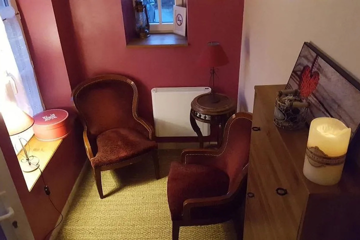 Room 11 of 16