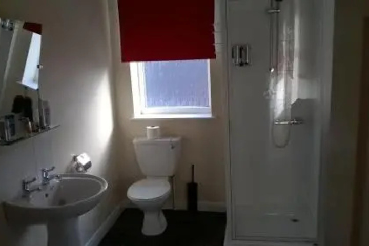 Room 7 of 12