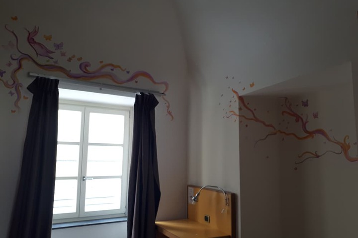Room 4 of 61