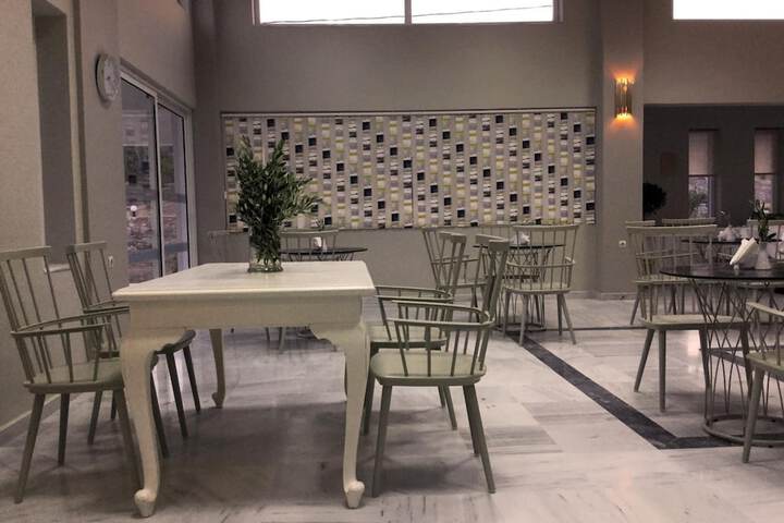 Dining 20 of 46