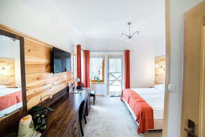 Room 4 of 205