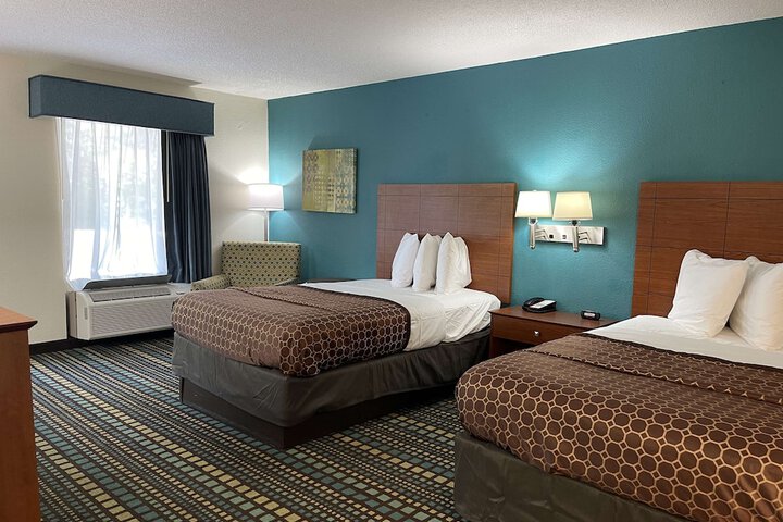 2 Double Beds - Wireless High Speed Internet, Microwave and Refrigerator, Coffee Maker (1 of 9)