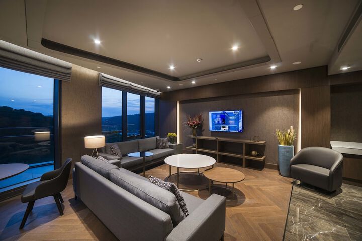 Lounge 188 of 202