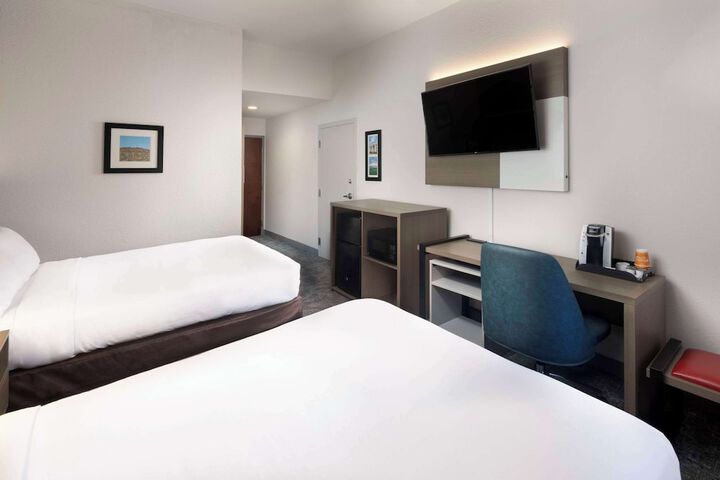 2 Queen Beds (4 of 10)