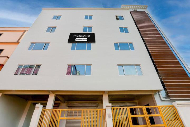 Super Townhouse Puri Bypass Crossway Formerly Hotel Pratee Heights