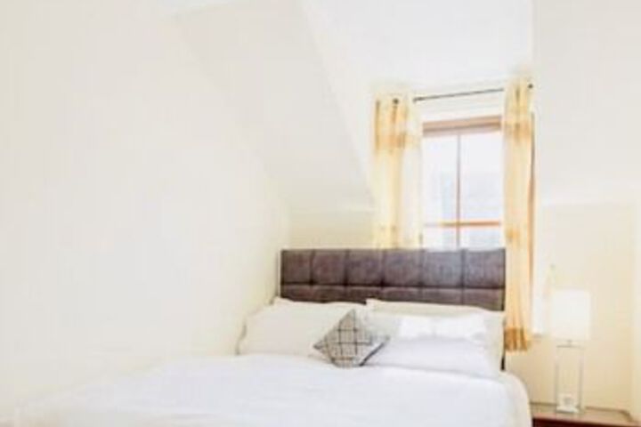 Room 5 of 13