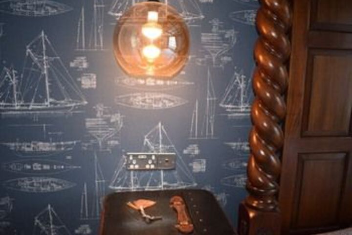 Room 6 of 18