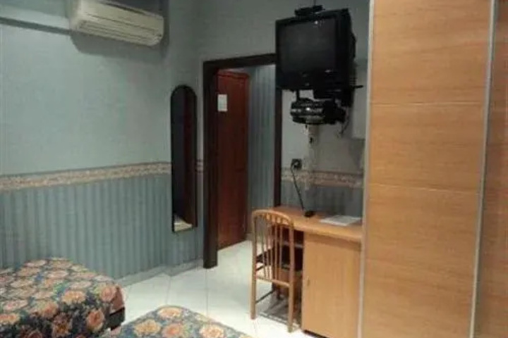 Room 7 of 13