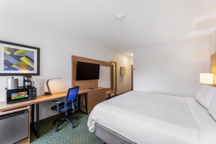Room 35 of 125