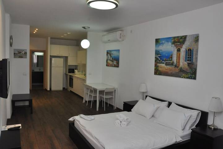 Room 12 of 33