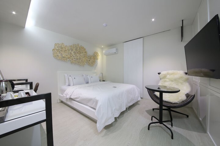 Room 9 of 70