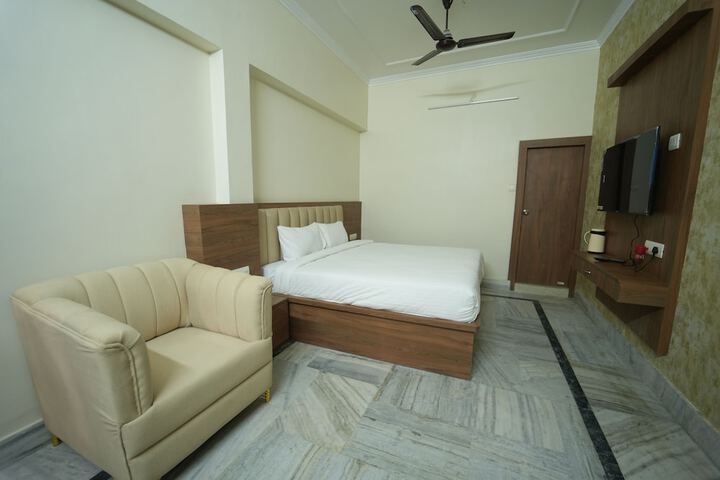 Room 5 of 34