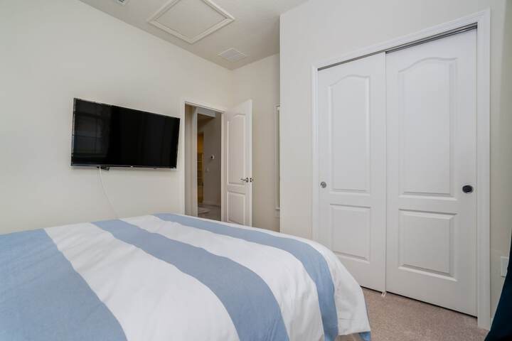 Room 4 of 67