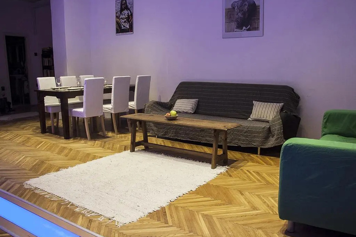 Room 4 of 10