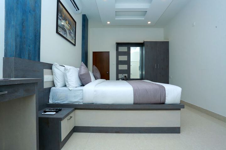 Room 4 of 17