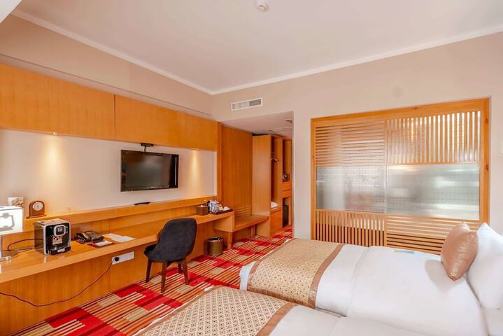 Room 11 of 63