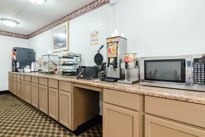 Breakfast/Coffee Service 23 of 36