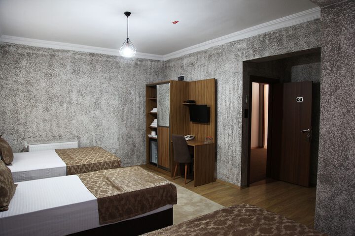 Room 8 of 43