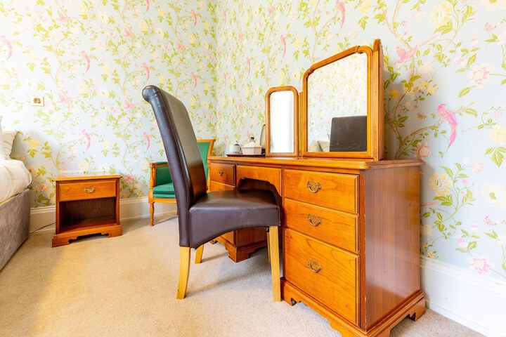 Room 26 of 152