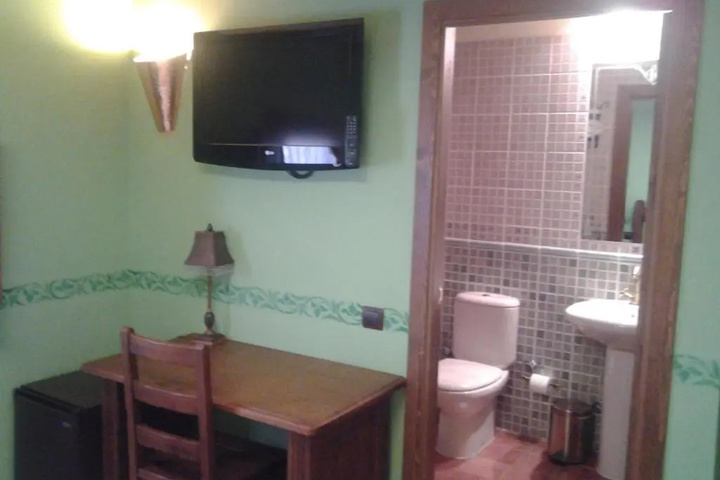 Room 8 of 15
