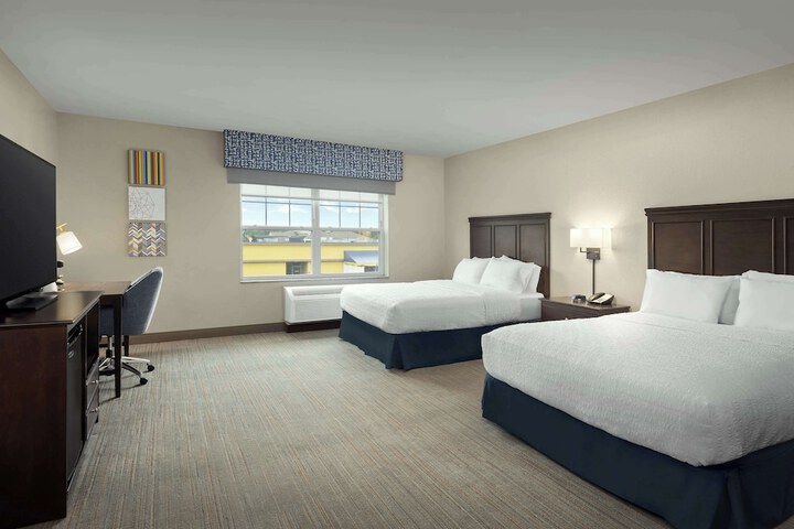 2 Queen Beds (8 of 9)